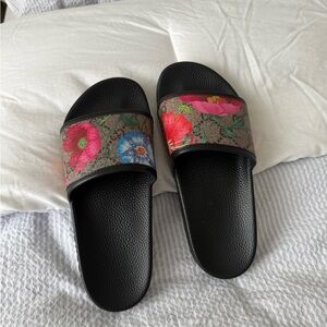 Black and Red Casual Slip-On Sandals